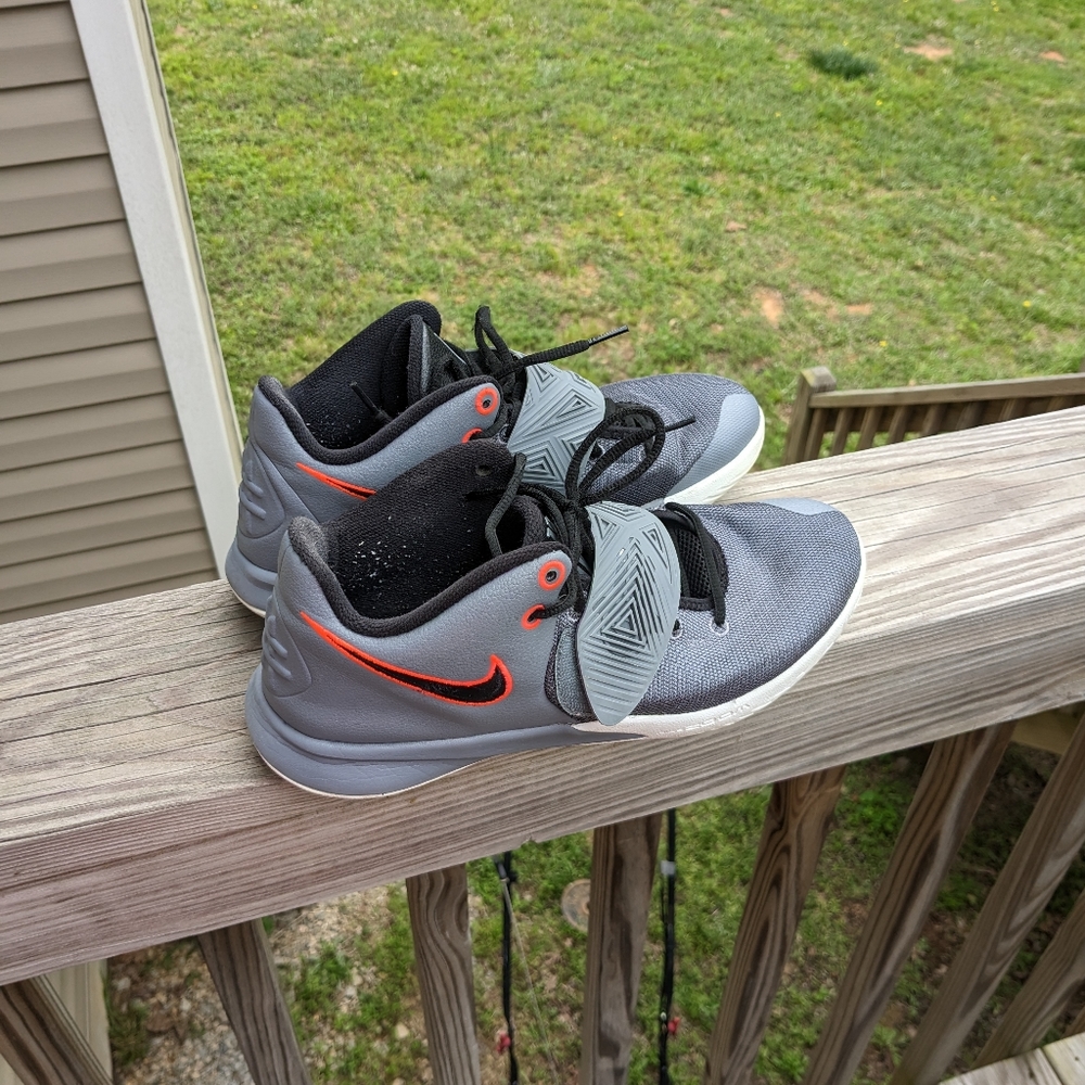 Nike Kyrie Irving Flytrap 3